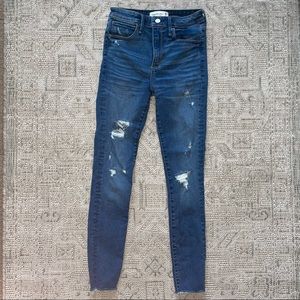 Abercrombie & Fitch Ultra High Rise Ripped Jeggings Size 2